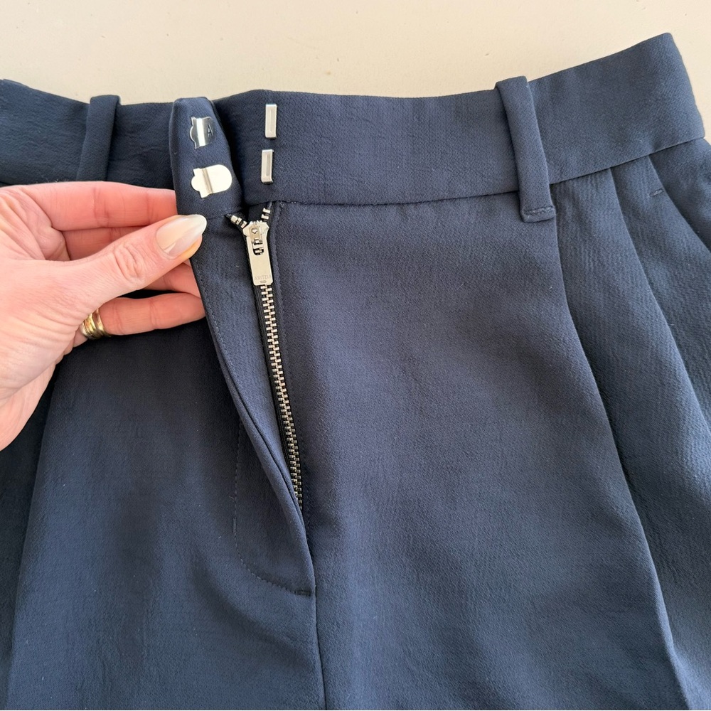 NWOT Aritzia Effortless Shorts - Mini Crepette | Size 2 - Picture 7 of 15